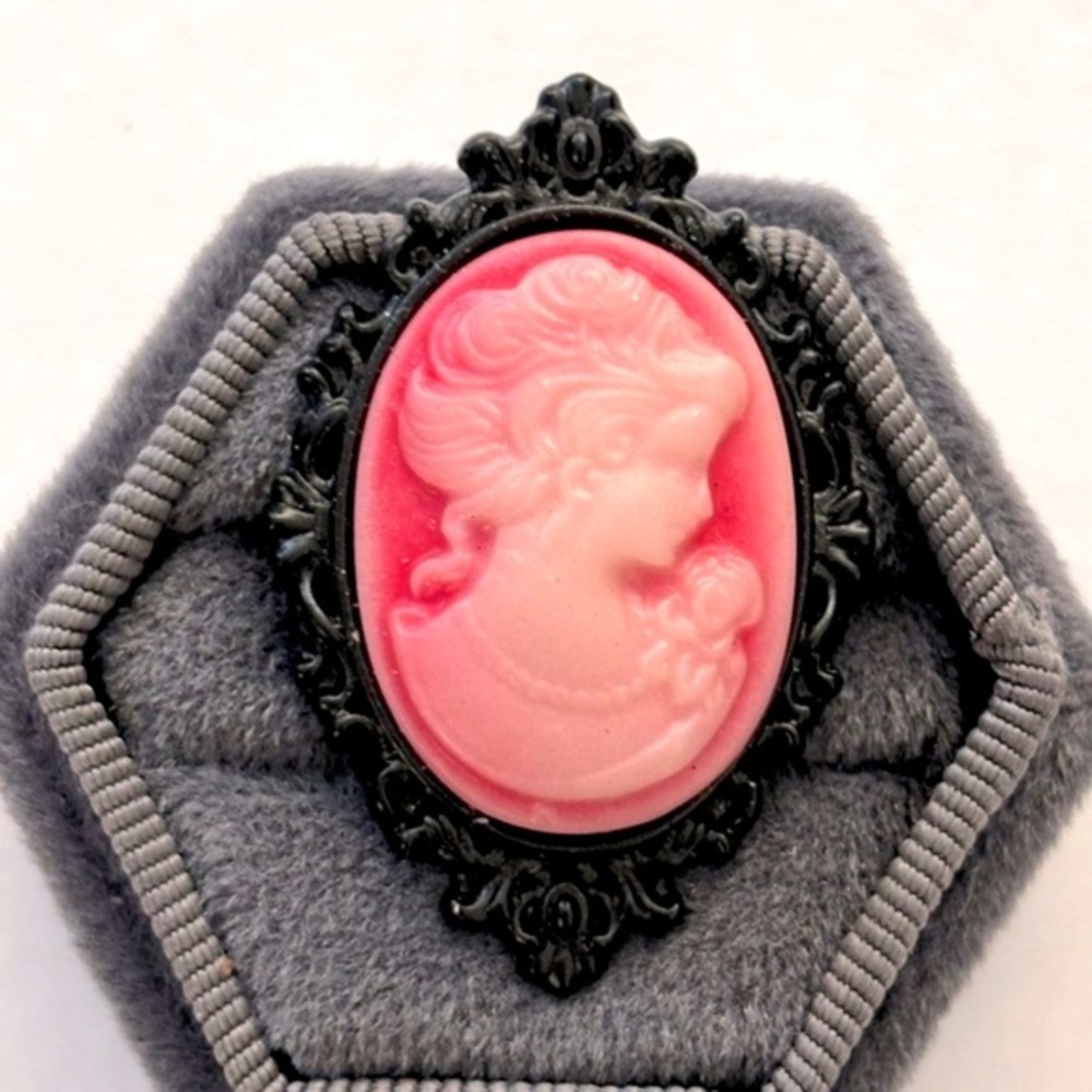 Pink Lady Cameo Adjustable Ring, Handmade, NWT, Unworn, FLAWED Uneven Thickness